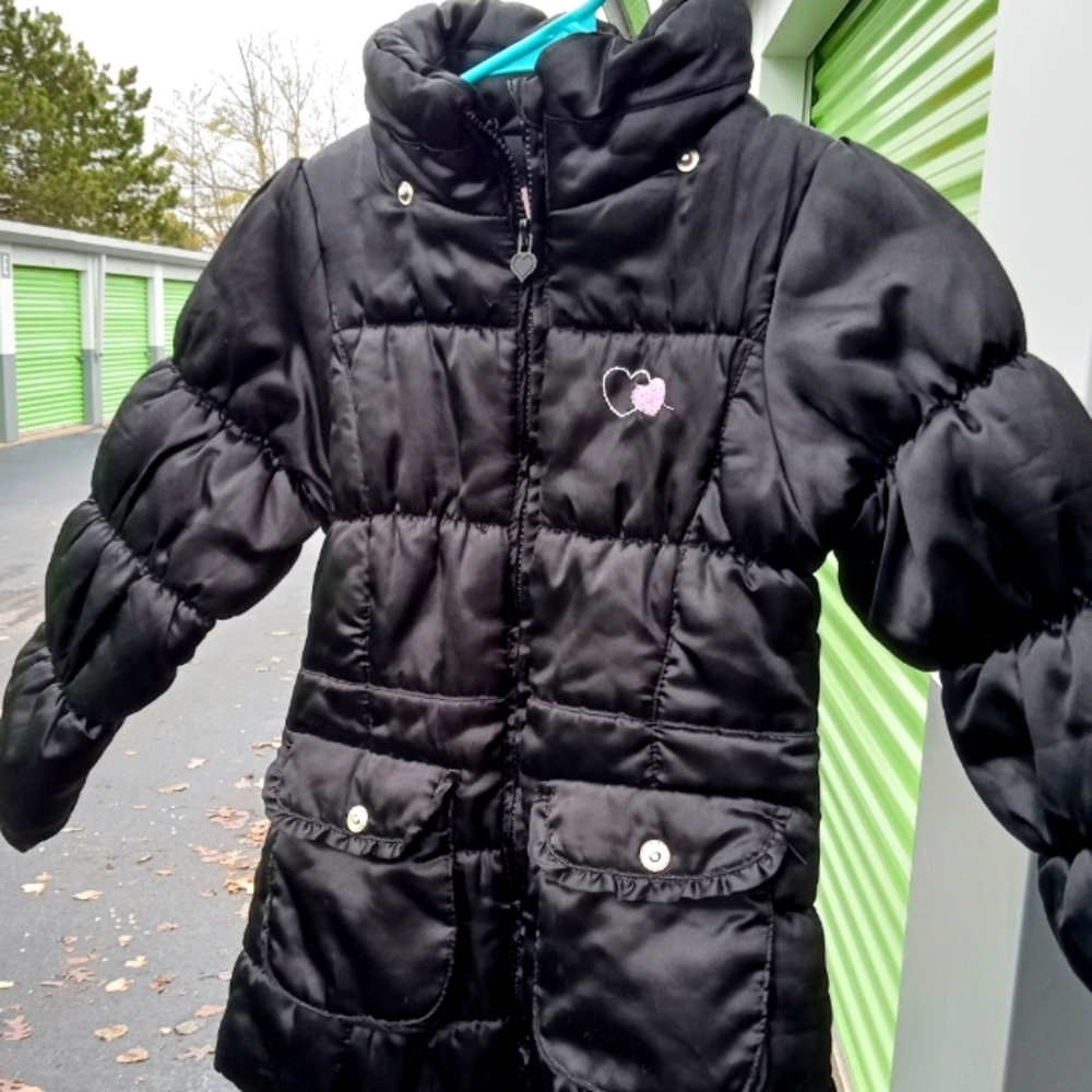 Osh Kosh Children's Winter Puffy Coat Black with Pink Hearts Size 7